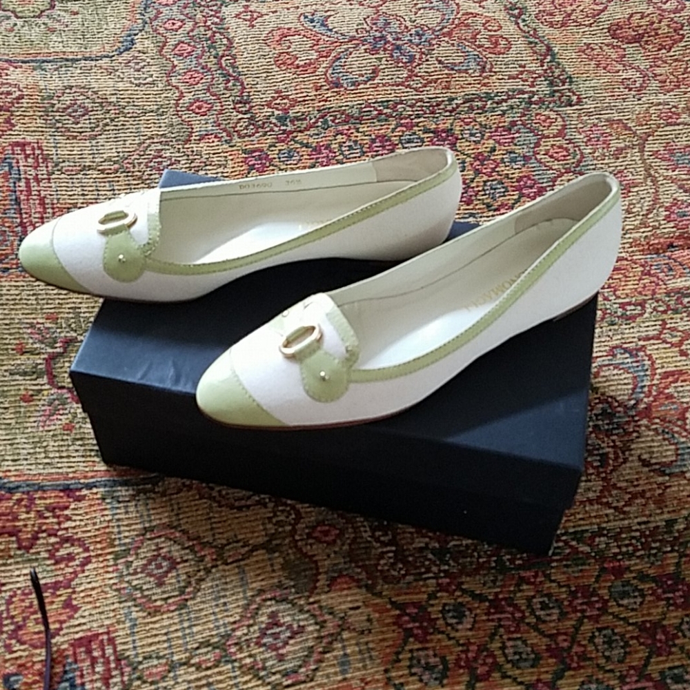 Flats - Picture 2 of 5
